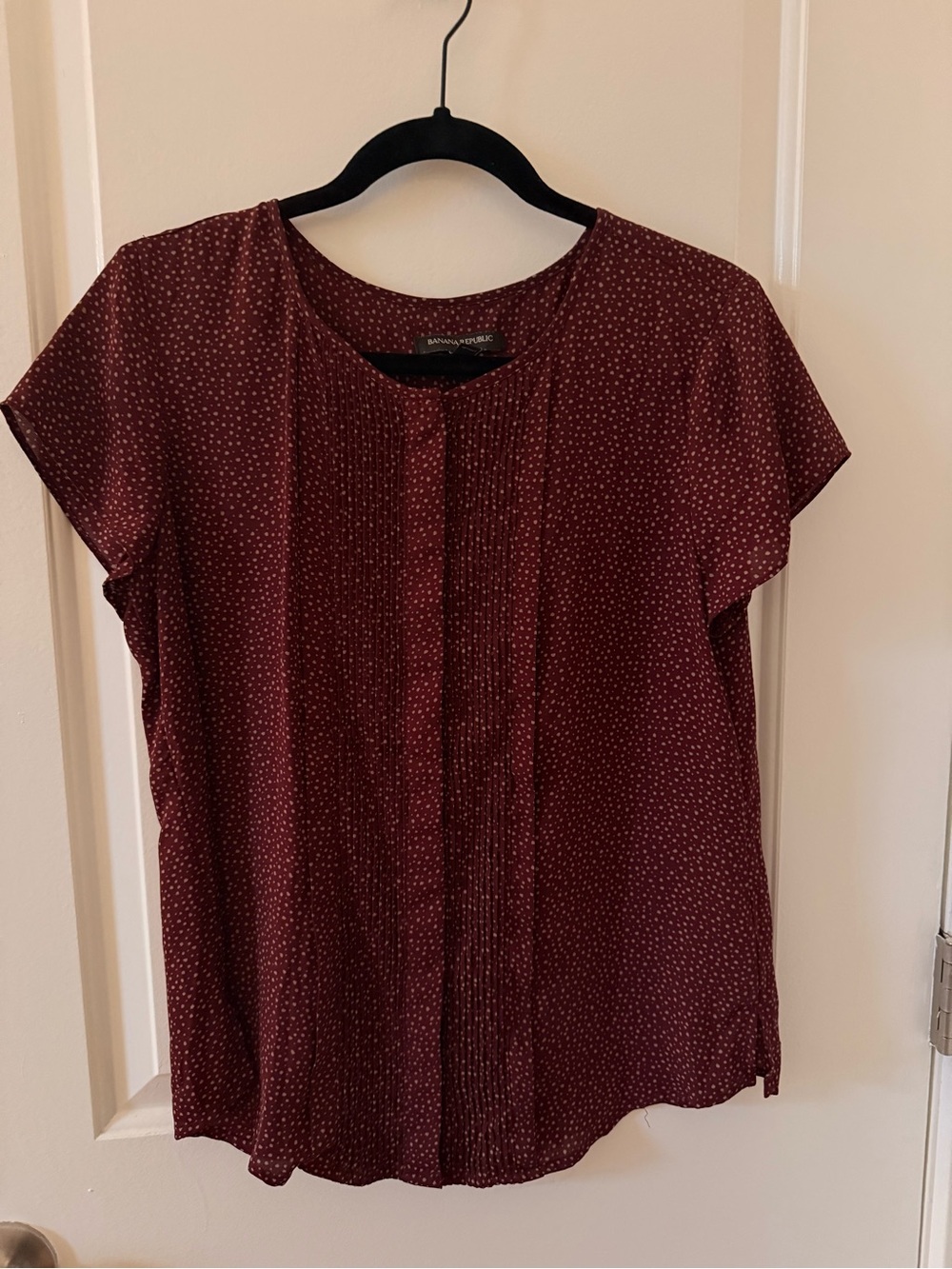 Banana Republic Maroon Dot Pintuck Short Sleeve Blouse